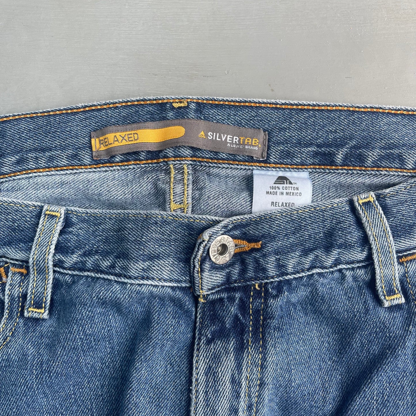 Early 2000s SilverTab Levi’s relaxed jeans (34 waist)