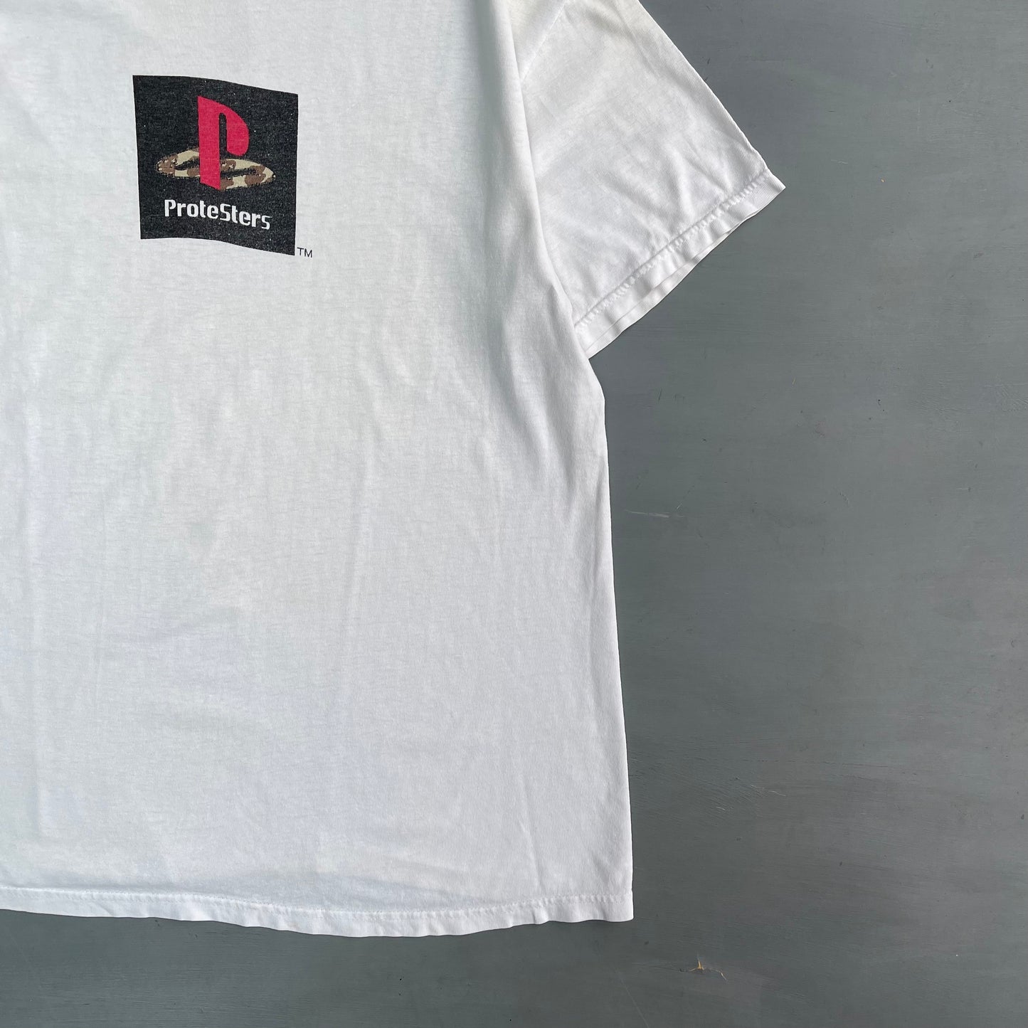 1990s protesters / PlayStation T-Shirt (M)