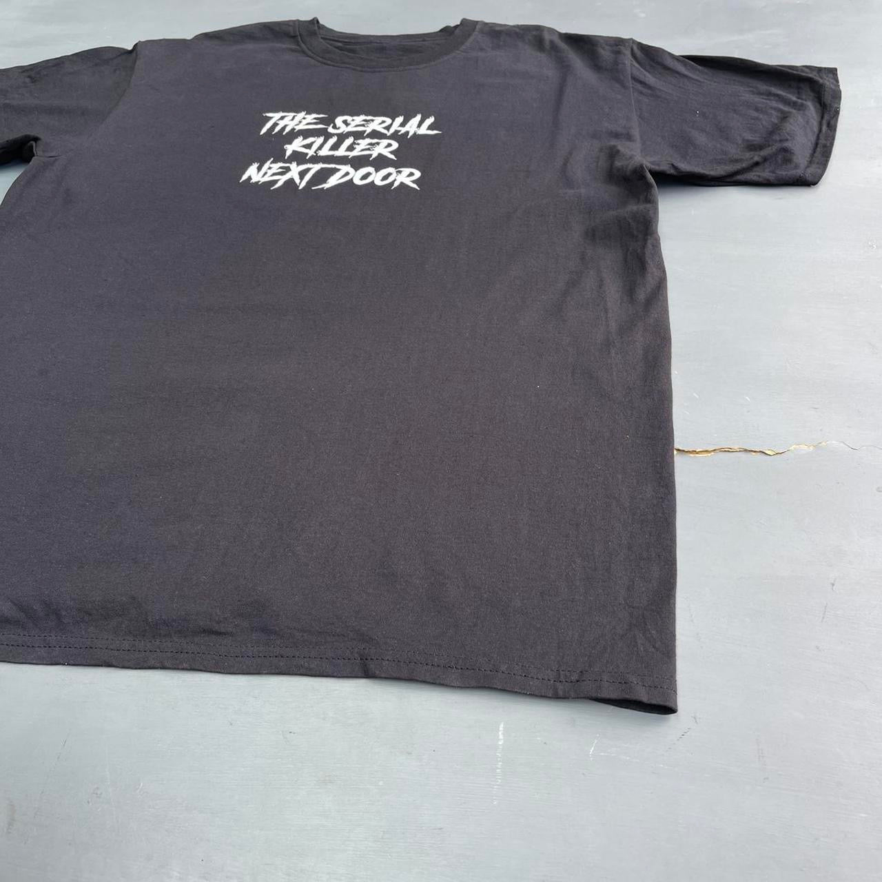 2000s The serial killer next door slogan T-Shirt (L)