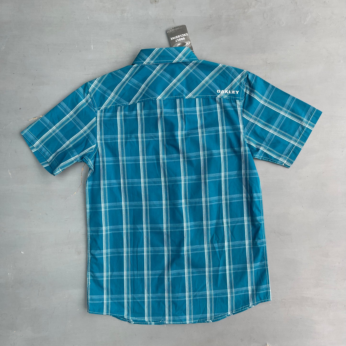 2000s Oakley vault short sleeve shirt (M)