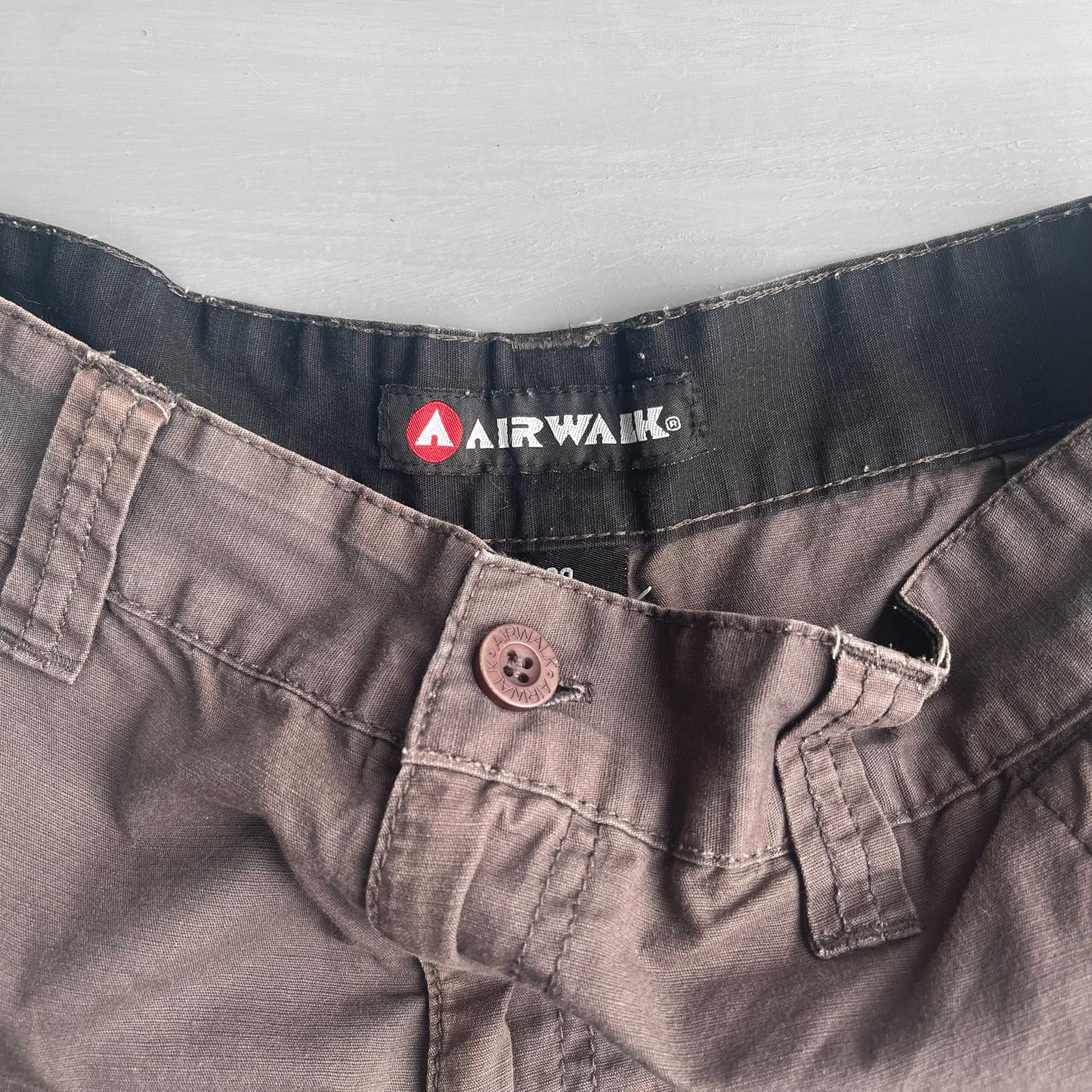 2000s Airwalk cargo shorts (30 waist)