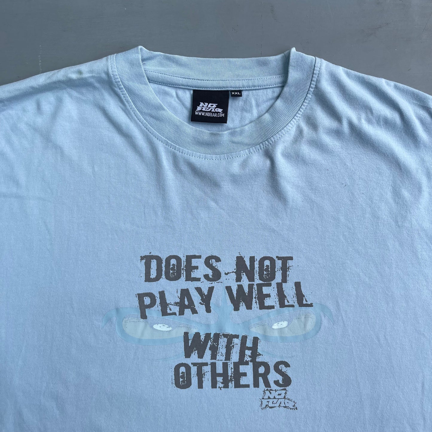 2000s Does not play well with others no fear T-Shirt (XXL)