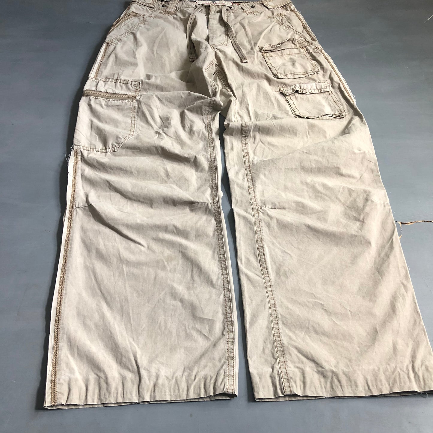 Early 2000s fishbone utility cargos (32 adjustable waist)