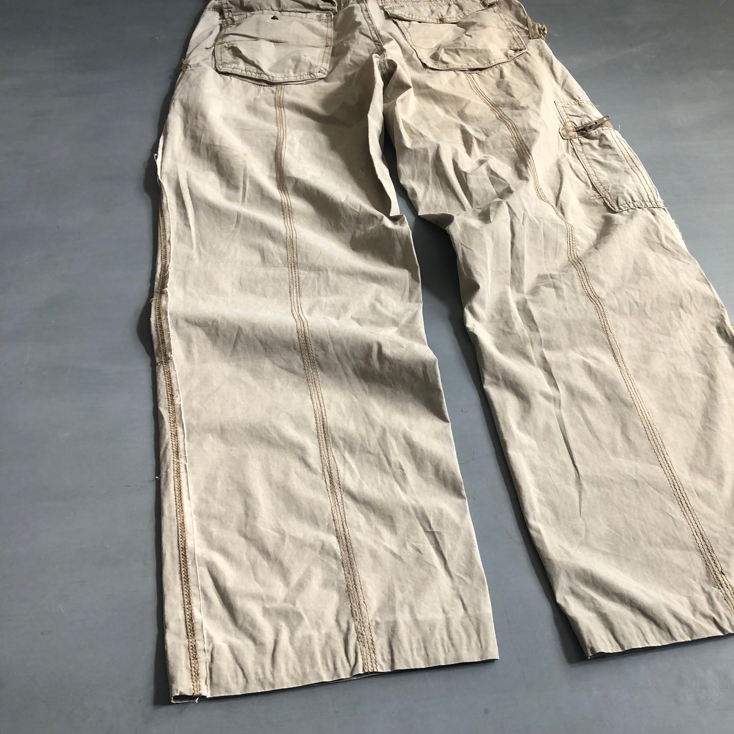 Early 2000s fishbone utility cargos (32 adjustable waist)