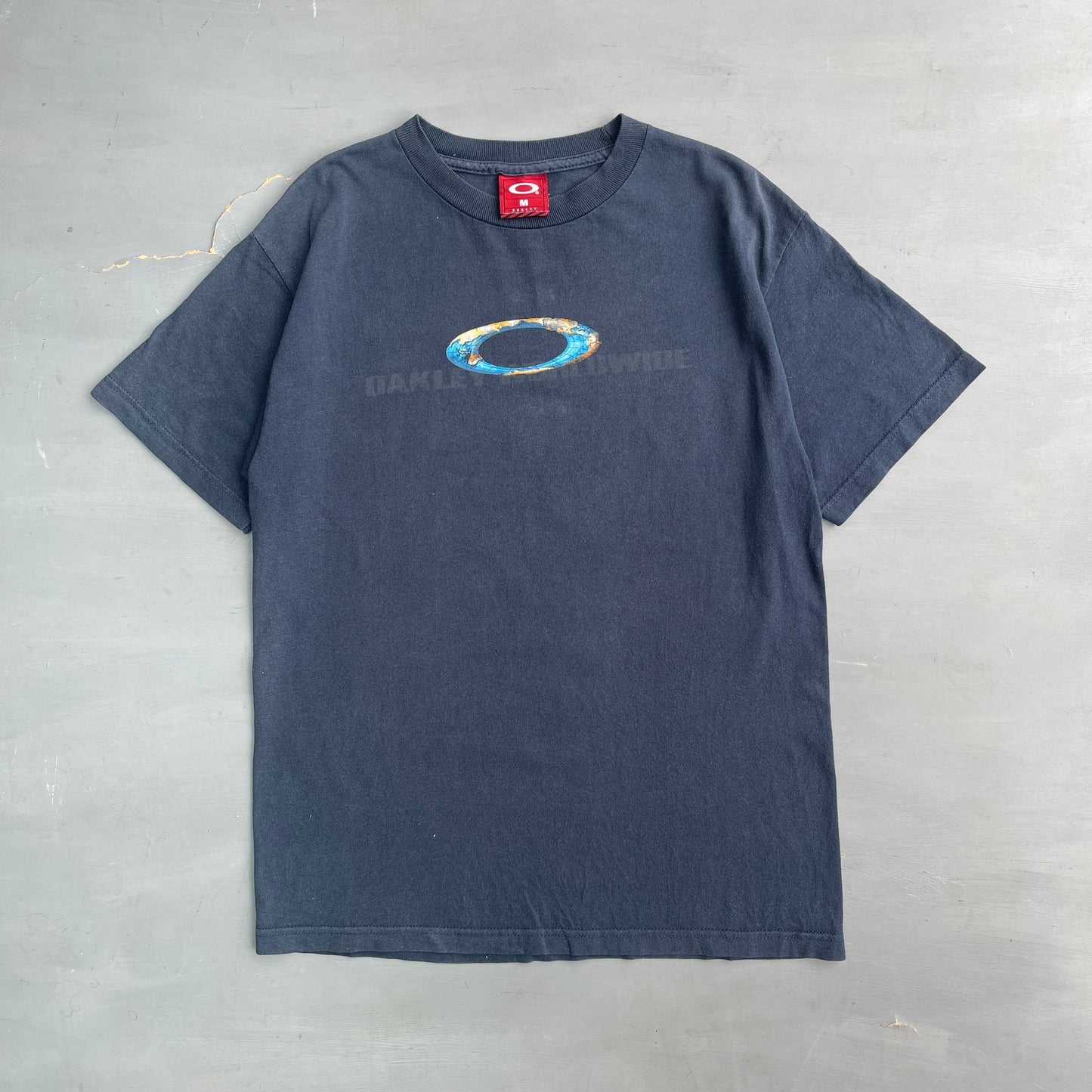 Early 2000s Oakley worldwide T-Shirt (M)