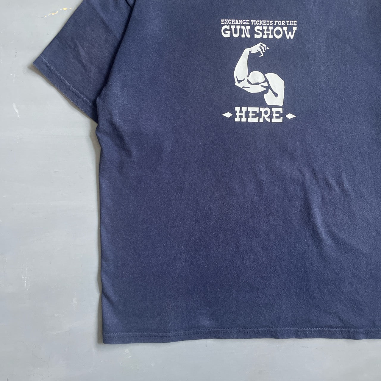 2000s Gun show here parody T-Shirt (L)