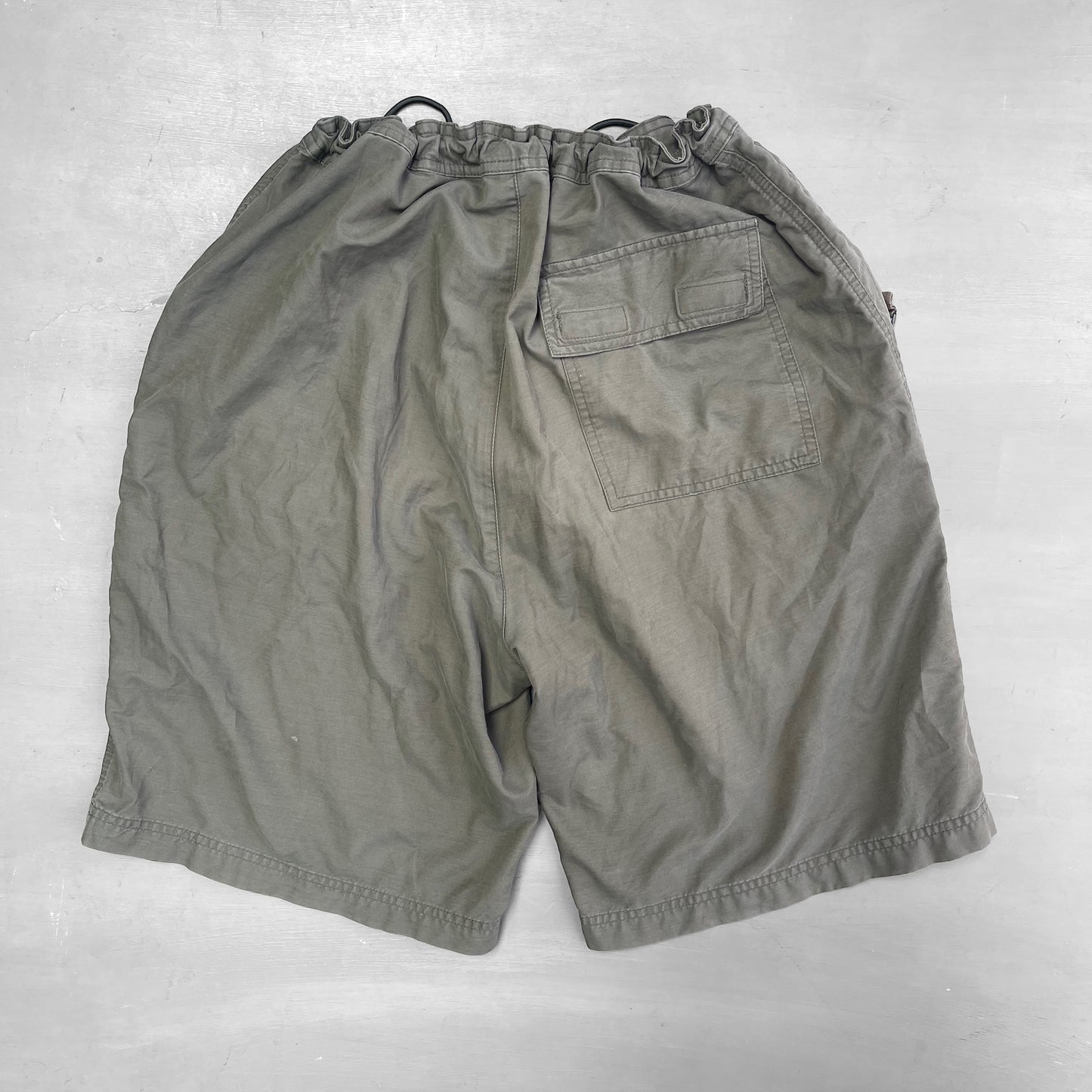 1990s GAP adjustable military shorts (32 waist)