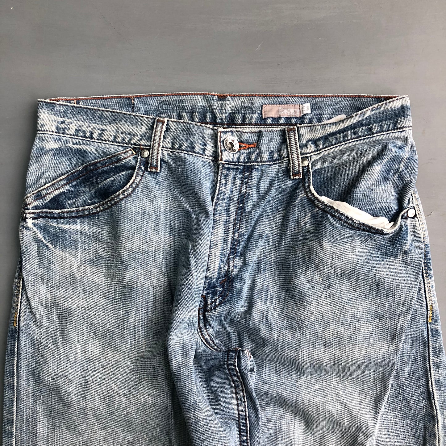 Early 2000s Levis silvertab baggy jeans (33 waist)