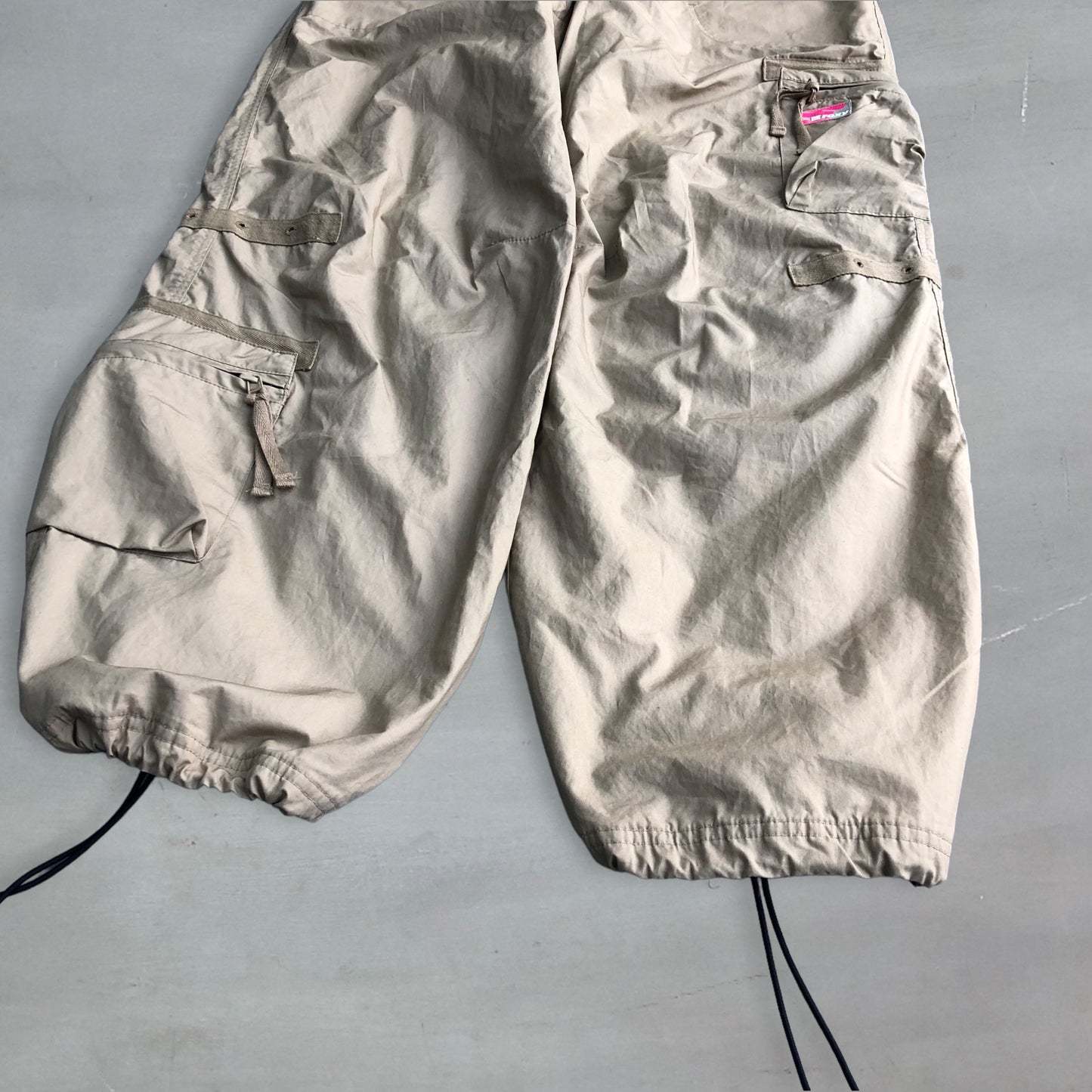 Early 2000s ROXY parachute pants (34 adjustable waist)