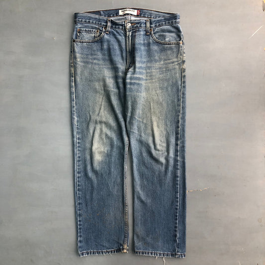 2000s Levi’s 505 straight leg jeans (34 waist)