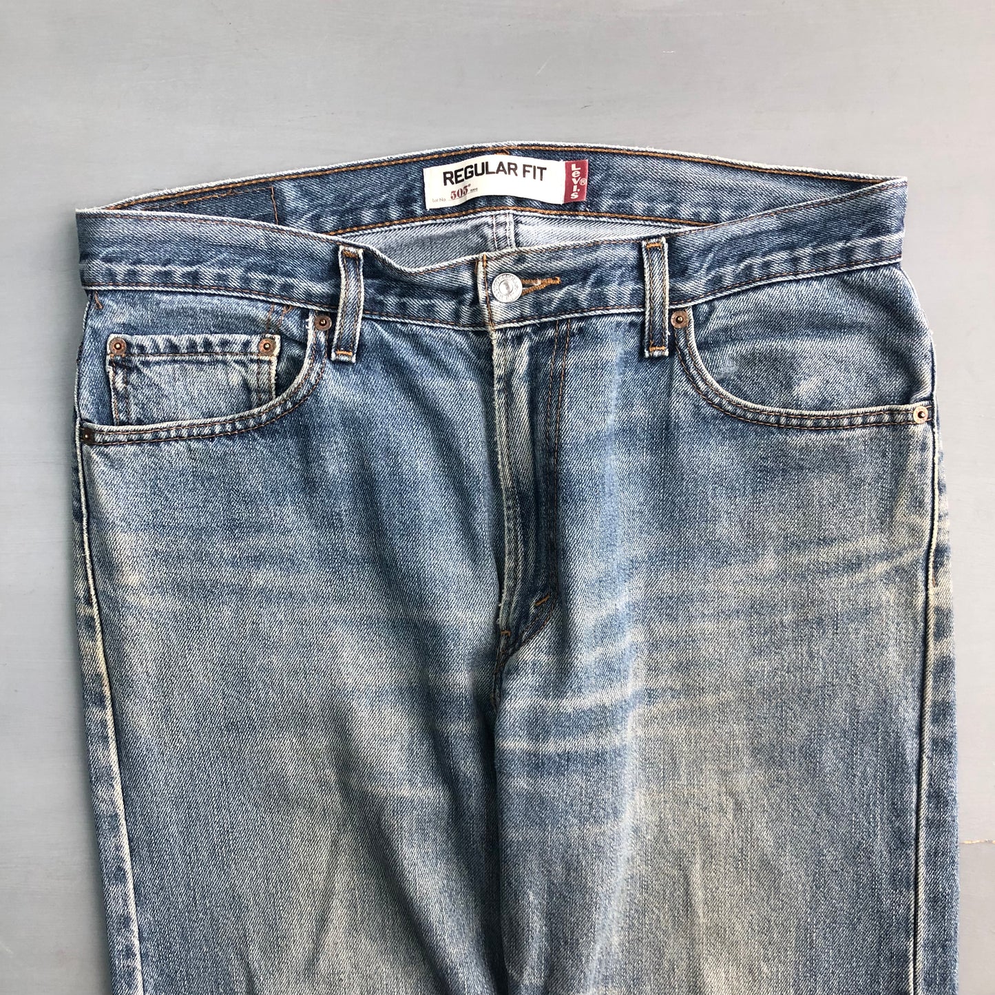 2000s Levi’s 505 straight leg jeans (34 waist)