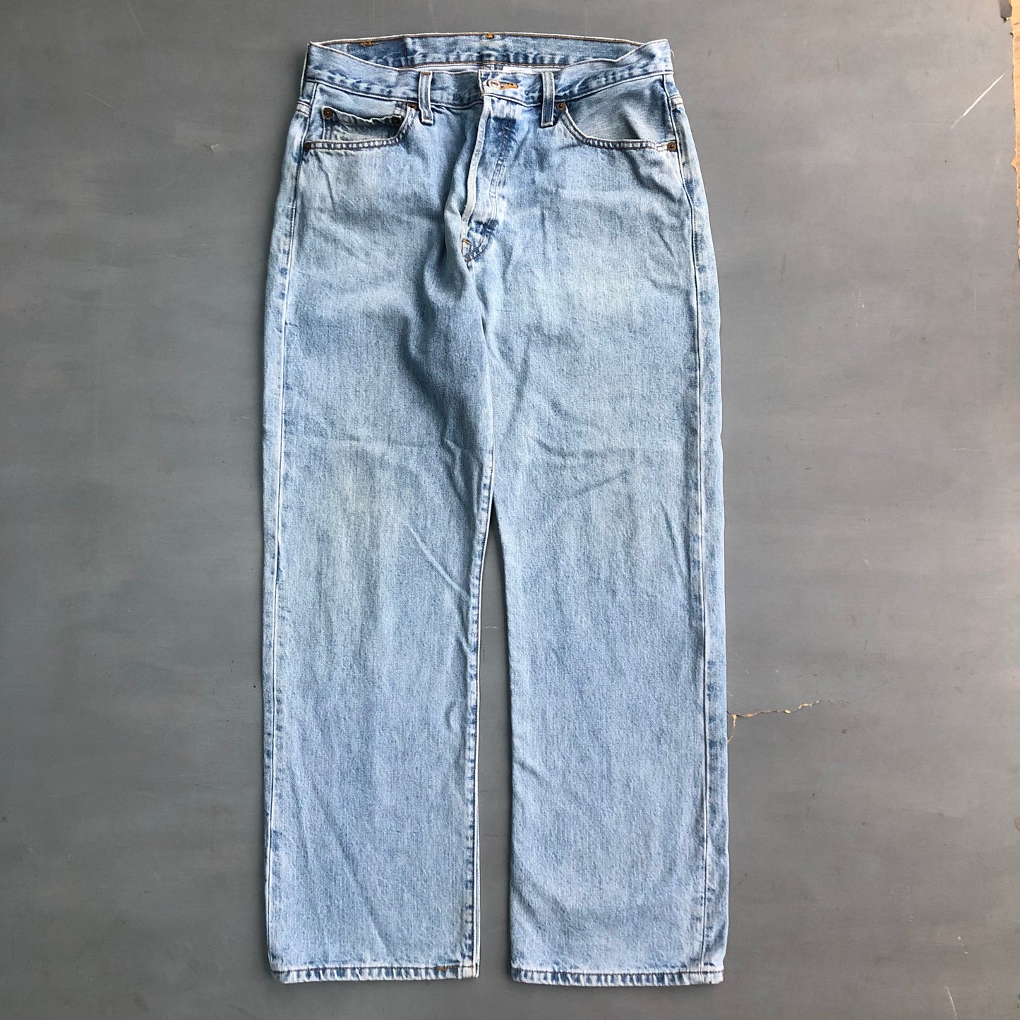 2000s light blue wash Levis 501 (34 waist)