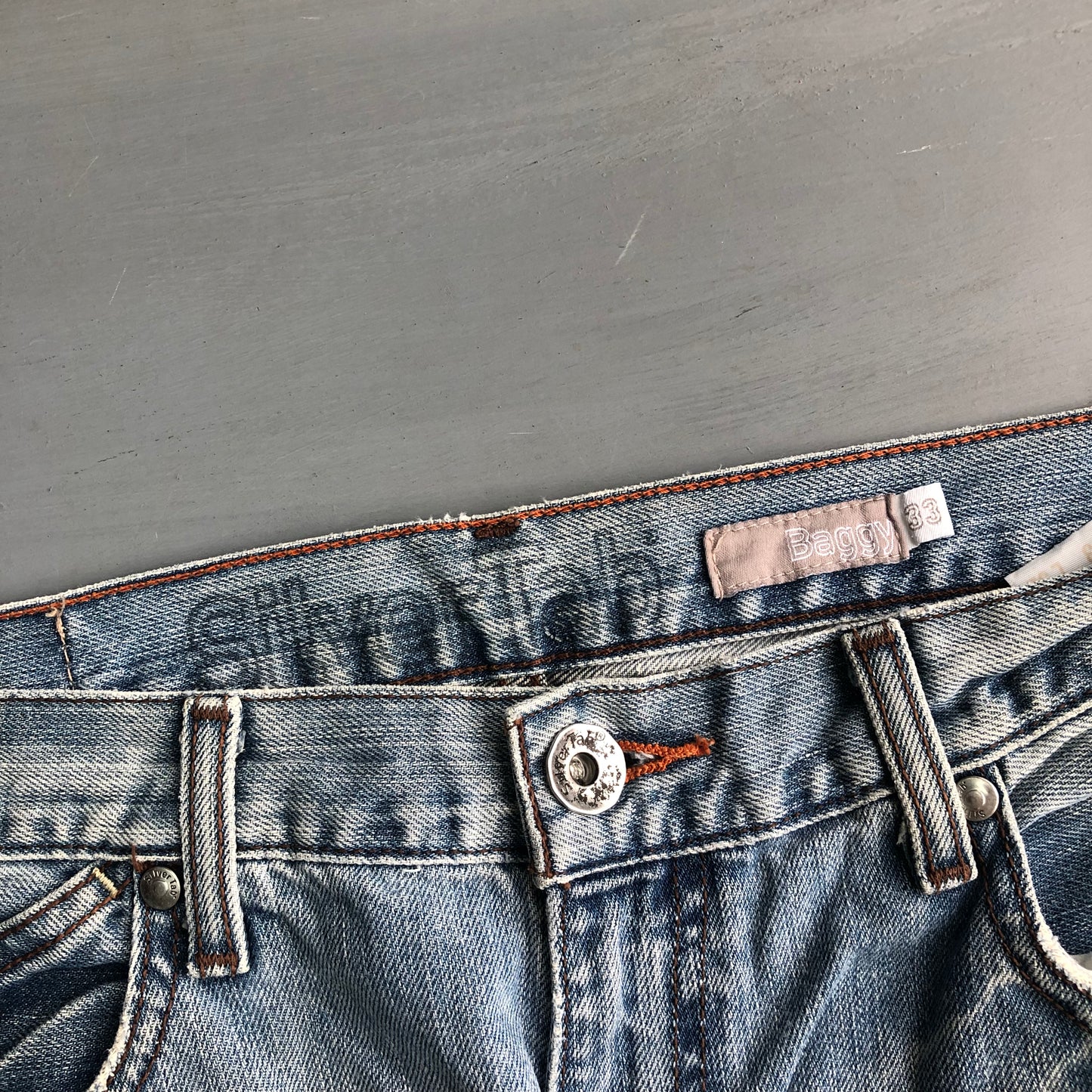 Early 2000s Levis silvertab baggy jeans (33 waist)