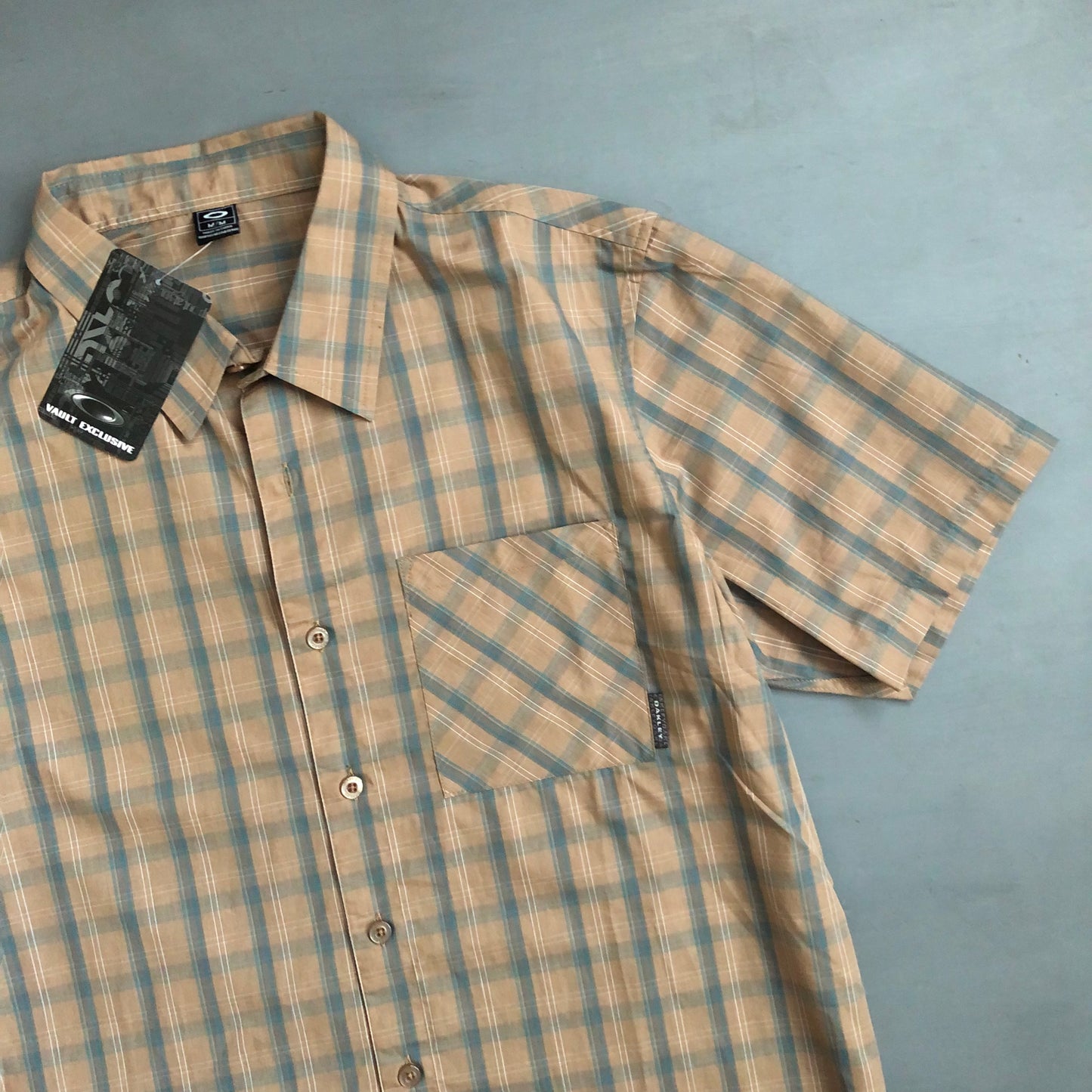 2000s short sleeve Oakley shirt (L)