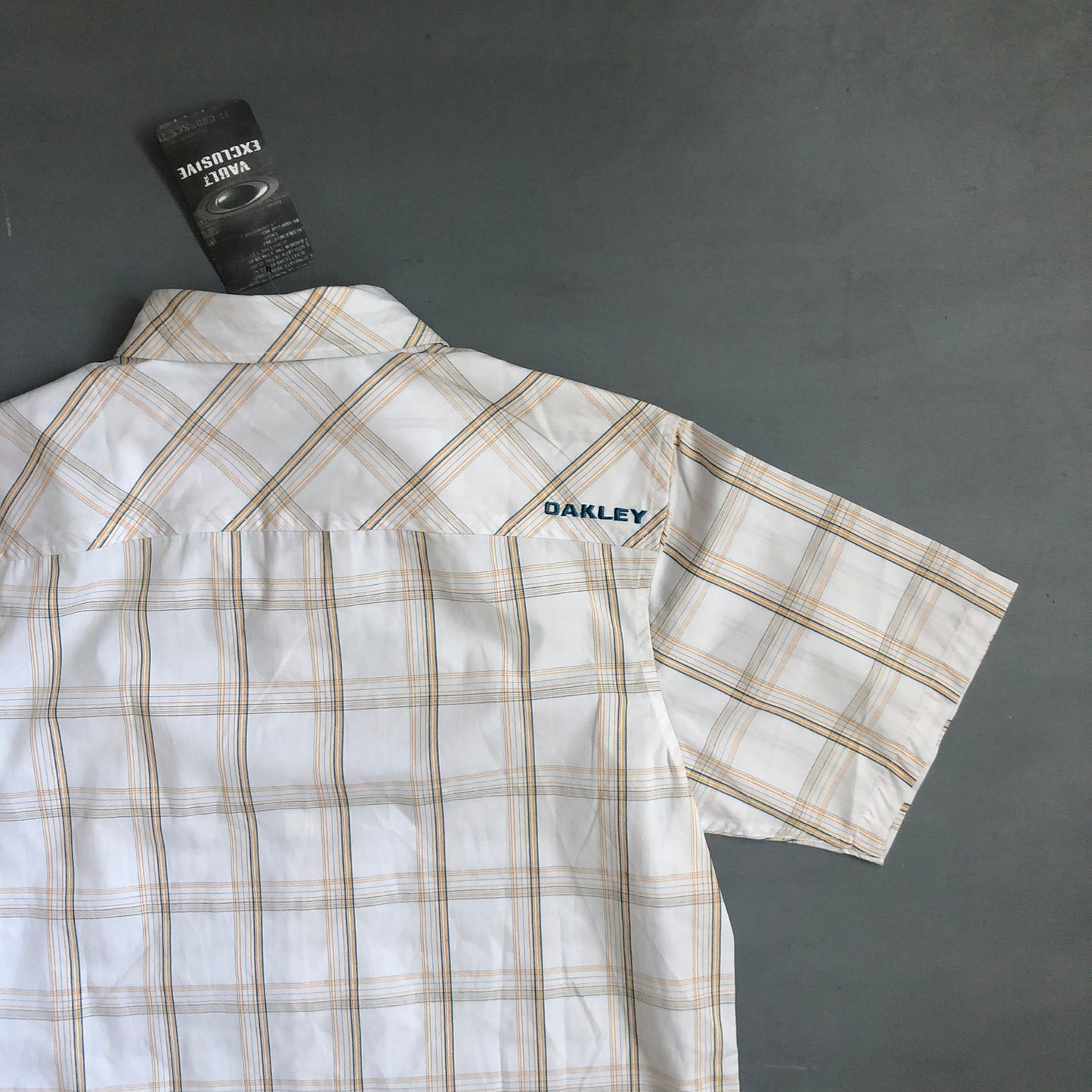 2000s short sleeve Oakley shirt (M/L)