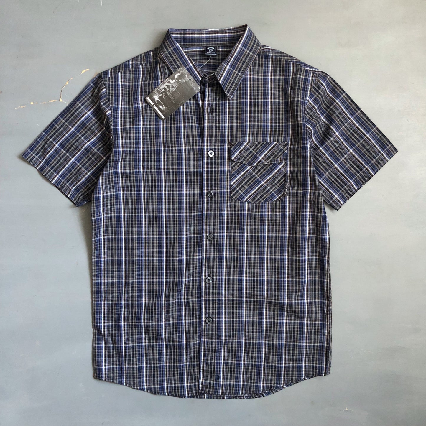 2000s short sleeve Oakley checked shirt (M)