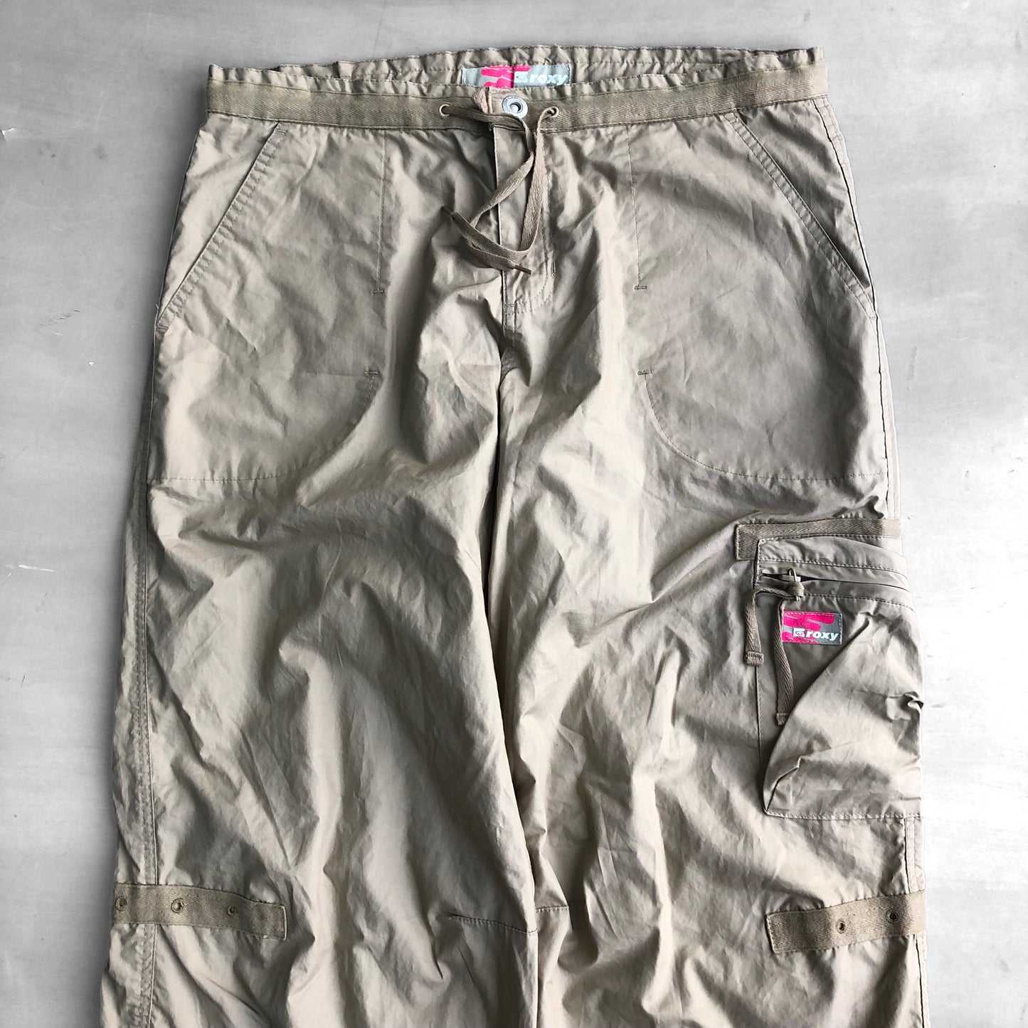 Early 2000s ROXY parachute pants (34 adjustable waist)