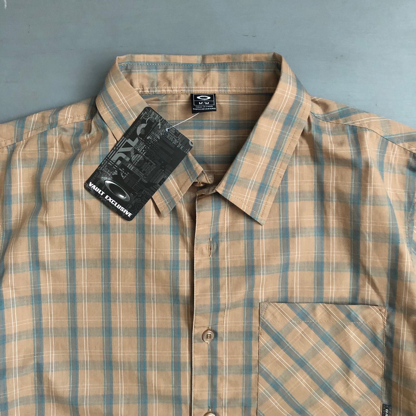 Copy of 2000s short sleeve Oakley shirt (L)