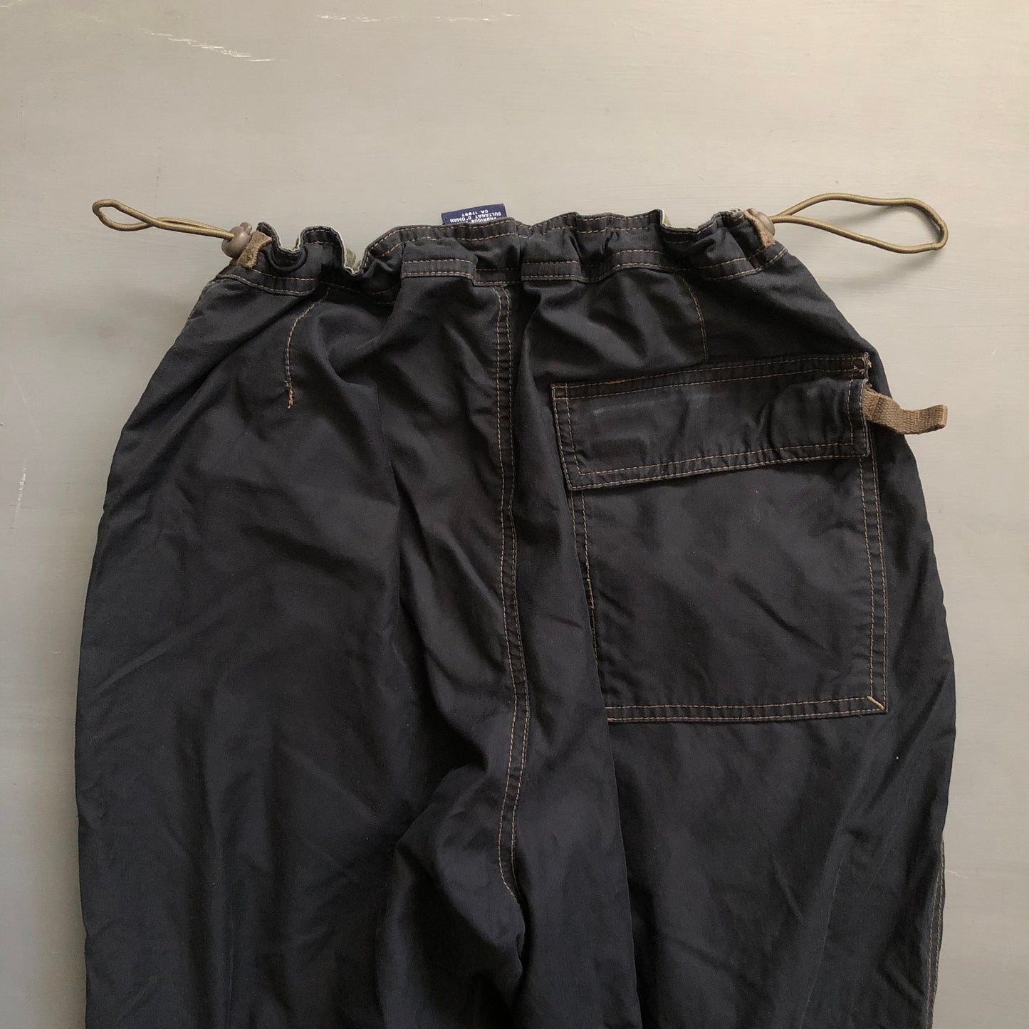 Vintage early 2000s GAP parachute pants (32 waist adjustable)