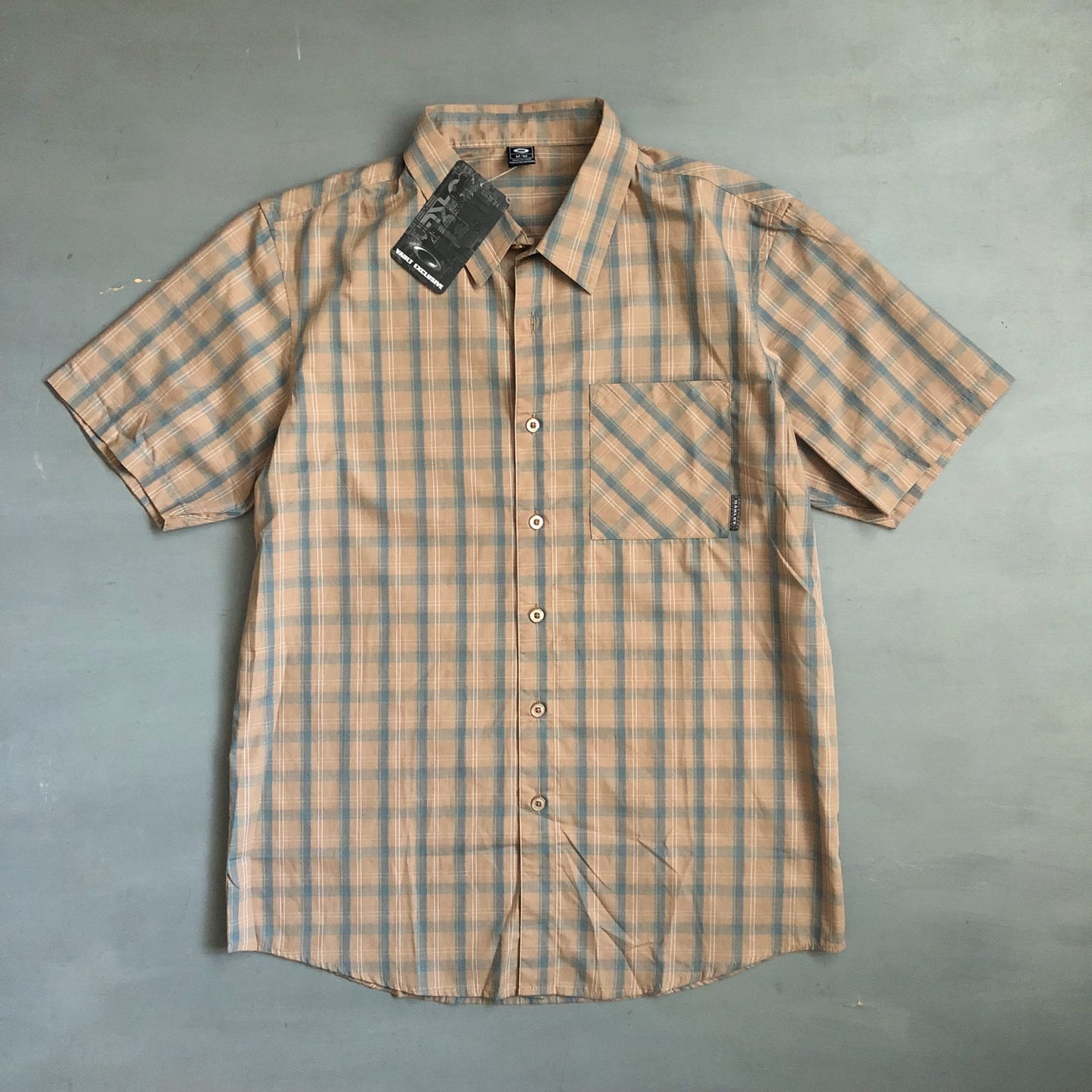 2000s short sleeve Oakley shirt (L)