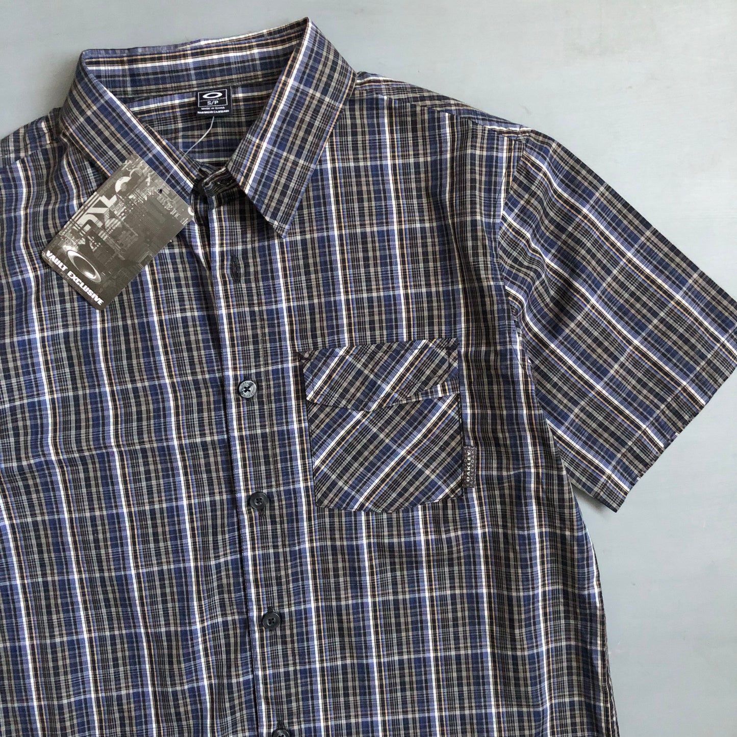 2000s short sleeve Oakley checked shirt (M)